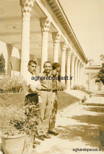 حسن اقارب پرست به همراه دوستان