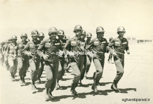 حسن اقارب پرست حین رژه در دانشکده